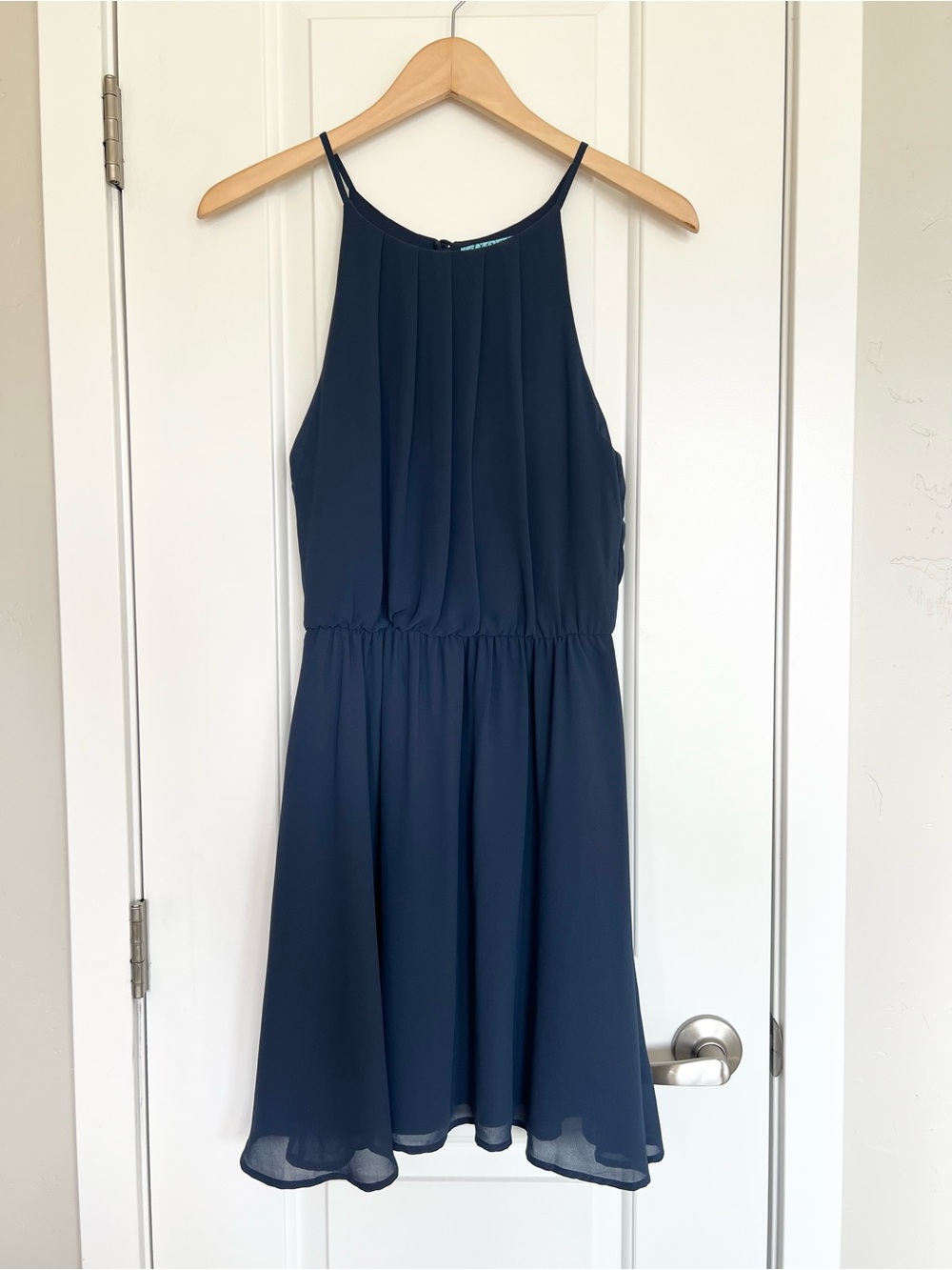 Francesca’s blue halter dress Size M Fit and flare Flowy Pleated neck Dressy NWT - Picture 2 of 9